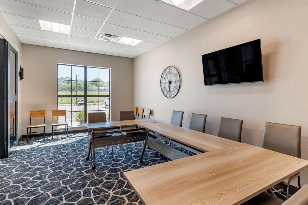 Comfort Suites Grandview - Kansas City Екстер'єр фото